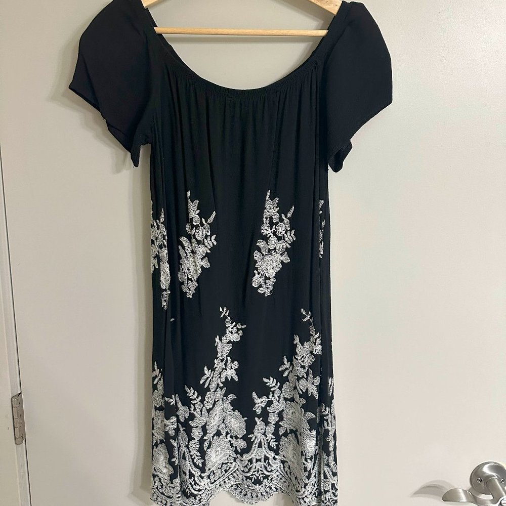 Women's Small Off the Shoulder Black Short Dress